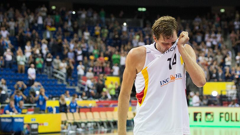 "Sehr bitter" - Dirk Nowitzki am Donnerstag in Berlin. "Sehr bitter" - Dirk Nowitzki am Donnerstag in Berlin.