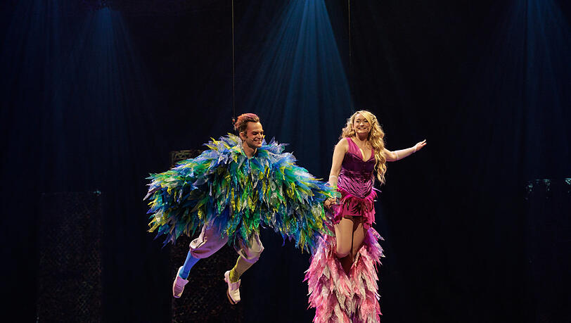 Tim Wilhelm als Papageno mit Stefanie Gröning als Papagena. Tim Wilhelm als Papageno mit Stefanie Gröning als Papagena.