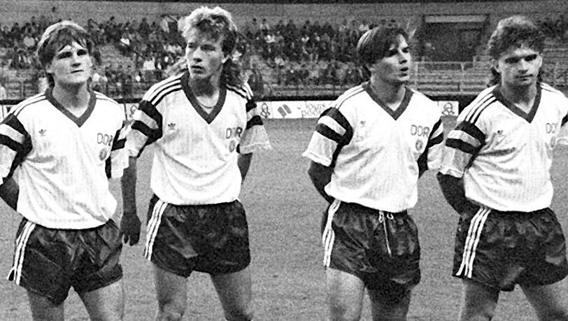 Trauer um den früheren Fußballprofi Jörg Stübner (2.v.r.) Trauer um den früheren Fußballprofi Jörg Stübner (2.v.r.)