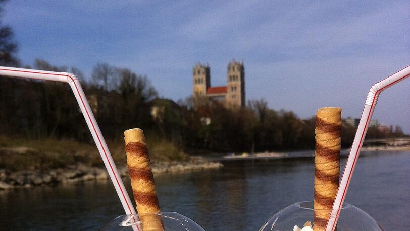 Sonne, Strand und Eiskaffee - so schön kann der Frühling in der Isarvorstadt sein. Sonne, Strand und Eiskaffee - so schön kann der Frühling in der Isarvorstadt sein.