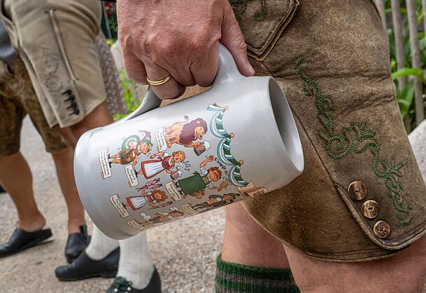5 Zelte sind auf dem neuen Krug der Wiesnwirte repräsentiert 5 Zelte sind auf dem neuen Krug der Wiesnwirte repräsentiert