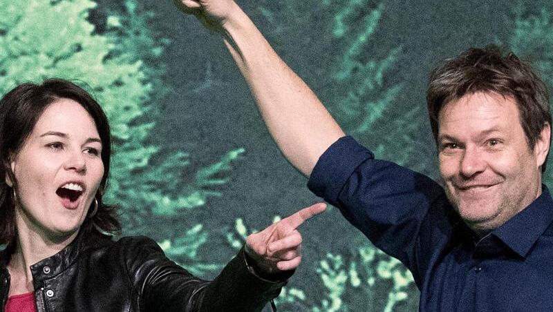 Die Bundesvorsitzenden Robert Habeck (r) und Annalena Baerbock von Bündnis 90/Die Grünen. Die Bundesvorsitzenden Robert Habeck (r) und Annalena Baerbock von Bündnis 90/Die Grünen.