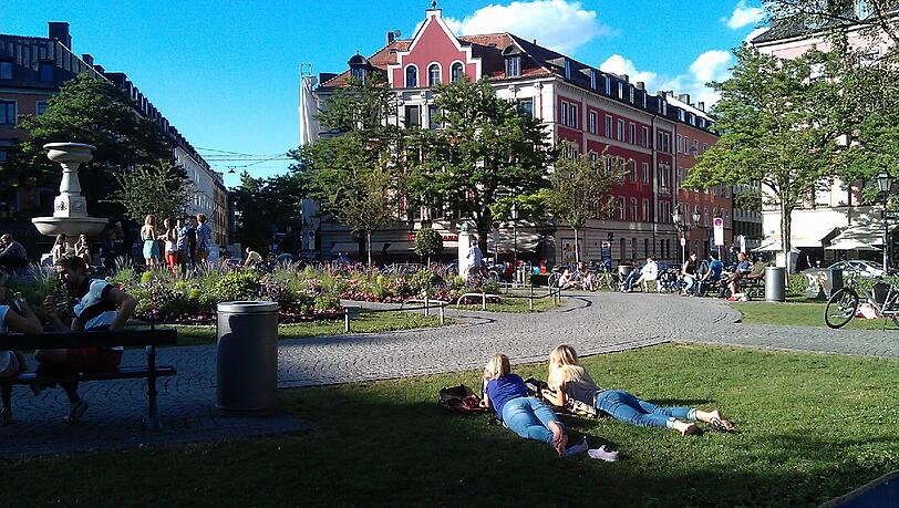 Noch sind nur wenige Leute auf dem Gärtnerplatz unterwegs. Doch das kann sich schnell ändern: An warmen Sommerabenden ist der Platz brechend voll. Noch sind nur wenige Leute auf dem Gärtnerplatz unterwegs. Doch das kann sich schnell ändern: An warmen Sommerabenden ist der Platz brechend voll.