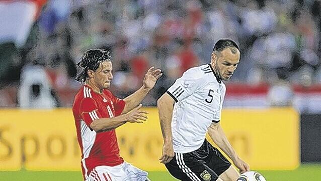 In Ungarn hat Westermann (r., gegen Huszti) sein vorerst letztes Länderspiel bestritten. Für die WM fällt der Schalker aus. In Ungarn hat Westermann (r., gegen Huszti) sein vorerst letztes Länderspiel bestritten. Für die WM fällt der Schalker aus.