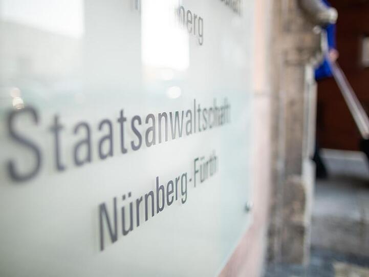 "Staatsanwaltschaft Nürnberg-Fürth" steht auf einem Schild. Foto: Daniel Karmann/Archivbild