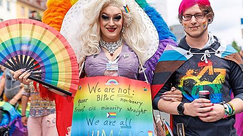 CSD-Demonstration mit Dragqueen Zoey Rachel Pride (l.) im Rahmen der Nürnberger Prideweek 2023. CSD-Demonstration mit Dragqueen Zoey Rachel Pride (l.) im Rahmen der Nürnberger Prideweek 2023.