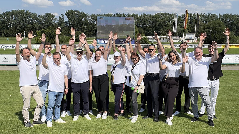 Vorfreude auf den Afterwork-Renntag am 23. Juni. Häusler hofft auch in diesem Jahr wieder auf schönes Wetter und zahlreiche Gäste. Vorfreude auf den Afterwork-Renntag am 23. Juni. Häusler hofft auch in diesem Jahr wieder auf schönes Wetter und zahlreiche Gäste.