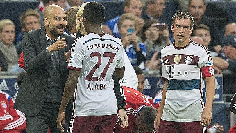Pep Guardiola ließ in der Vorbereitung mit einer Dreierkette spielen Pep Guardiola ließ in der Vorbereitung mit einer Dreierkette spielen
