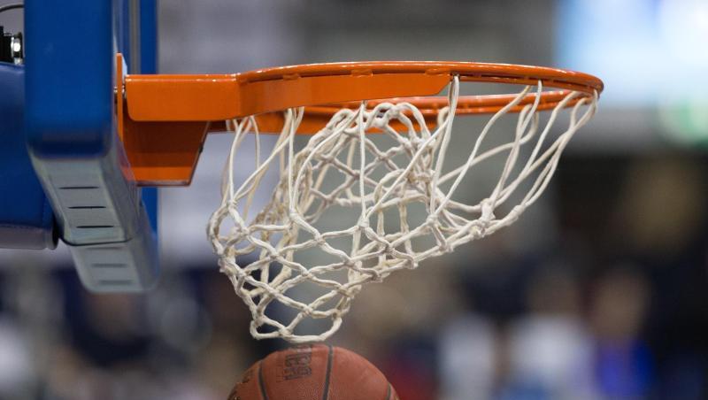 Ein Basketball fällt durch das Netz vom Basketballkorb. Foto: Lukas Schulze/dpa/Symbolbild Ein Basketball fällt durch das Netz vom Basketballkorb. Foto: Lukas Schulze/dpa/Symbolbild