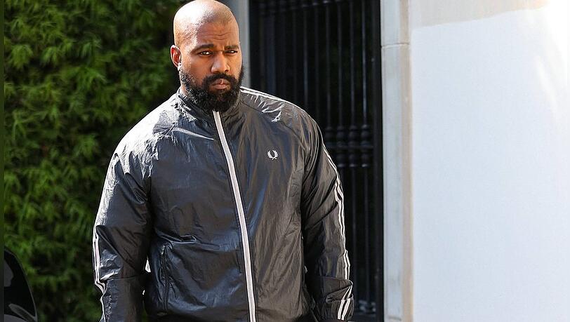 Kanye West, der Ye genannt werden möchte, sieht sich schwerwiegenden Anschuldigungen ausgesetzt. Kanye West, der Ye genannt werden möchte, sieht sich schwerwiegenden Anschuldigungen ausgesetzt.