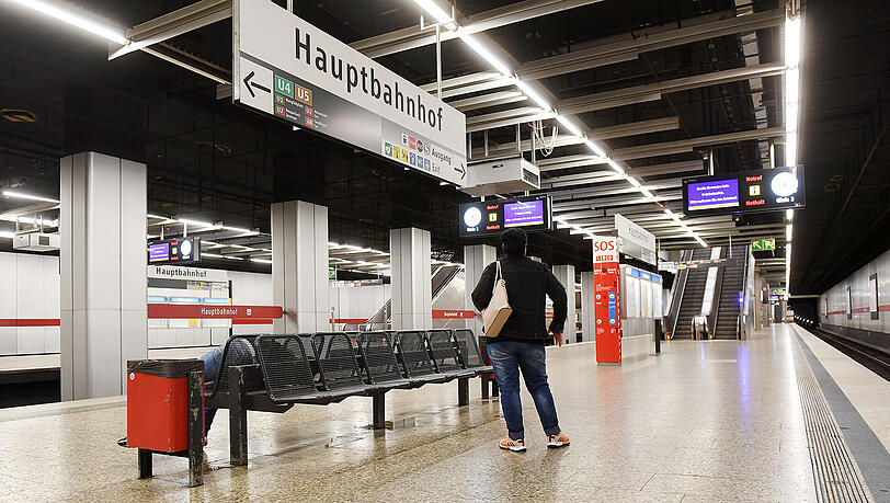 Der Bahnsteig der U1 und U2 am Hauptbahnhof: Hier fahren die U-Bahnen mittlerweile wieder. (Archivbild) Der Bahnsteig der U1 und U2 am Hauptbahnhof: Hier fahren die U-Bahnen mittlerweile wieder. (Archivbild)
