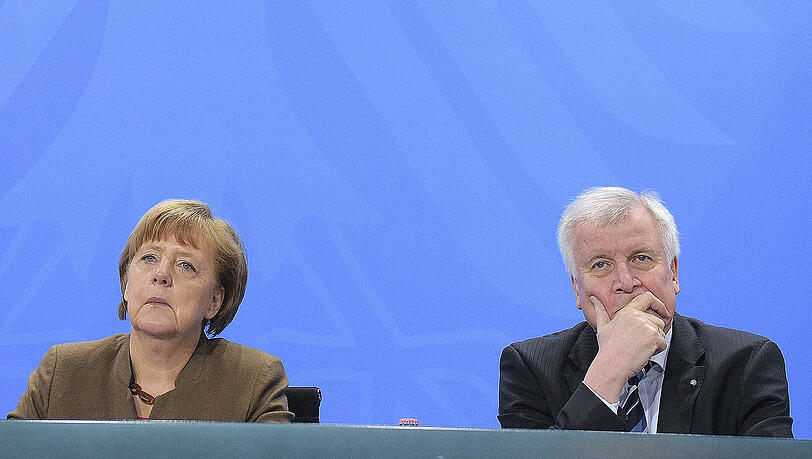 Bundeskanzlerin Angela Merkel (CDU) und der CSU-Vorsitzende Horst Seehofer im Kanzleramt in Berlin. Bundeskanzlerin Angela Merkel (CDU) und der CSU-Vorsitzende Horst Seehofer im Kanzleramt in Berlin.