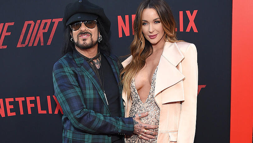 Nikki Sixx und seine Frau Courtney bei einem Auftritt in Hollywood Nikki Sixx und seine Frau Courtney bei einem Auftritt in Hollywood