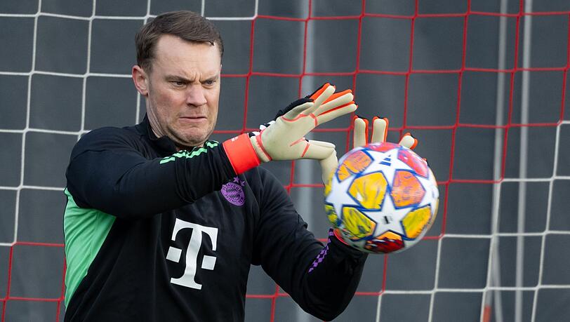 Torwart Manuel Neuer beim Abschlusstraining des FC Bayern auf dem Trainingsgelände an der Säbener Straße. Torwart Manuel Neuer beim Abschlusstraining des FC Bayern auf dem Trainingsgelände an der Säbener Straße.