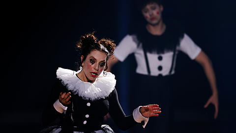 Christine Neubauer bekam für ihren Contemporary mit Tanzpartner Valentin 29 Punkte von der Jury. Christine Neubauer bekam für ihren Contemporary mit Tanzpartner Valentin 29 Punkte von der Jury.