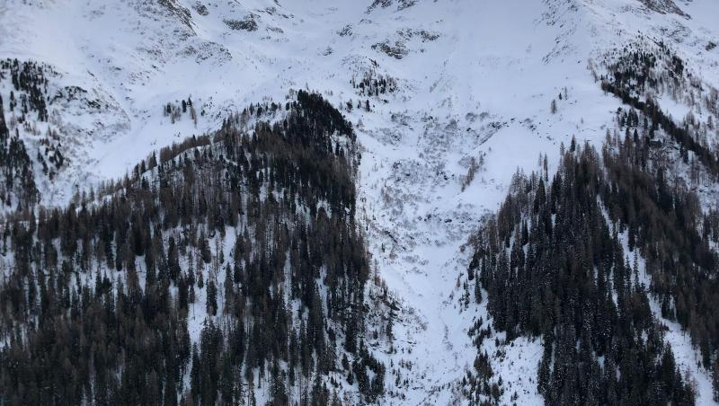 Schnee liegt an einem Hang im Verwallgebirge. Bei dem Lawinenabgang in Tirol in Österreich ist ein Mann aus Deutschland gestorben. Schnee liegt an einem Hang im Verwallgebirge. Bei dem Lawinenabgang in Tirol in Österreich ist ein Mann aus Deutschland gestorben.