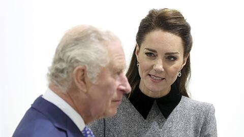 König Charles möchte für Prinzessin Kate aus vergangenen Fehlern lernen. König Charles möchte für Prinzessin Kate aus vergangenen Fehlern lernen.