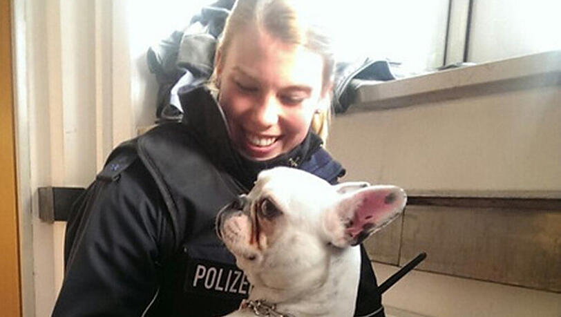 "Hugo" hatte so viel Sehnsucht, dass er schon zum zweiten Mal alleine in eine S-Bahn gestiegen war, um sein Herrchen zu suchen. "Hugo" hatte so viel Sehnsucht, dass er schon zum zweiten Mal alleine in eine S-Bahn gestiegen war, um sein Herrchen zu suchen.