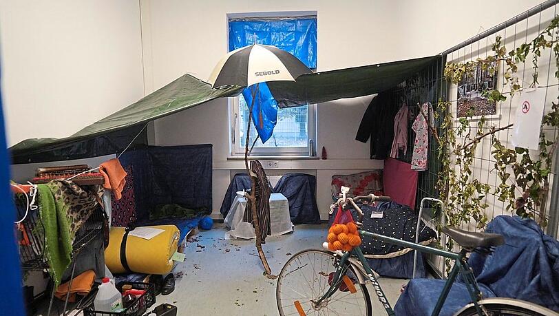 Zum zehnjährigen Jubiläum haben Bewohner im Schiller 25 ein sogenanntes "Wildes Camp" nachgestellt. Zum zehnjährigen Jubiläum haben Bewohner im Schiller 25 ein sogenanntes "Wildes Camp" nachgestellt.