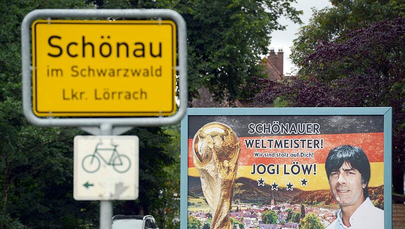 Joachim Löws Heimatgemeinde Schönau wird den Bundestrainer zum Ehrenbürger machen. Joachim Löws Heimatgemeinde Schönau wird den Bundestrainer zum Ehrenbürger machen.