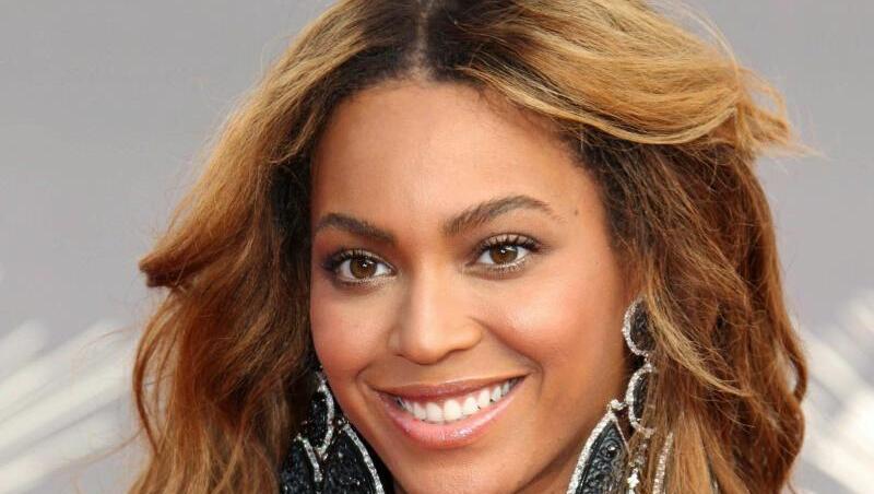 Beyoncé hat ihre Landsleute aufgerufen, im November wählen zu gehen. Beyoncé hat ihre Landsleute aufgerufen, im November wählen zu gehen.