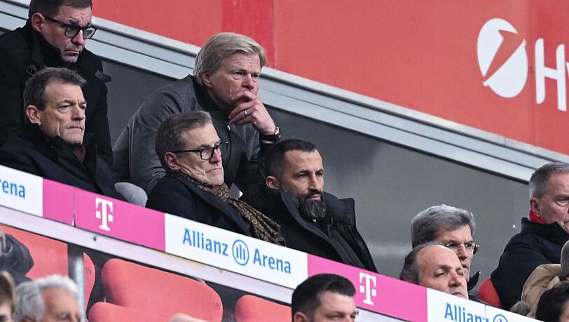 Nach der 1:3-Niederlage in Mainz steht die Führungsriege des FC Bayern hart in der Kritik. Nach der 1:3-Niederlage in Mainz steht die Führungsriege des FC Bayern hart in der Kritik.