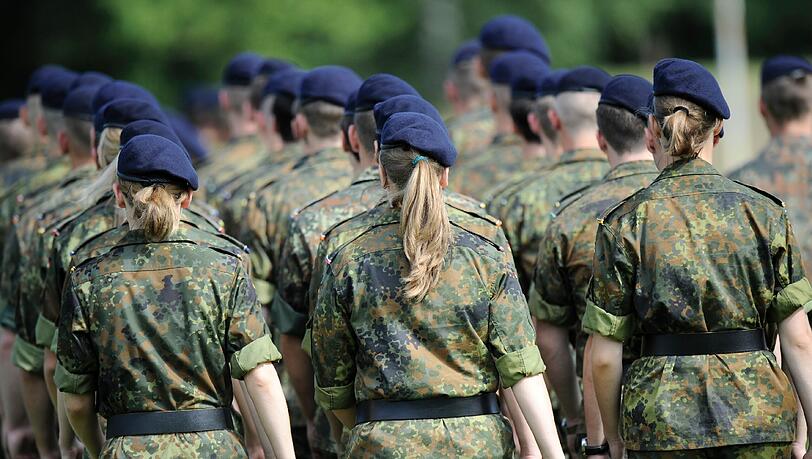 Der Offizier sah die gesamte Bundeswehr unter Generalverdacht. Der Offizier sah die gesamte Bundeswehr unter Generalverdacht.