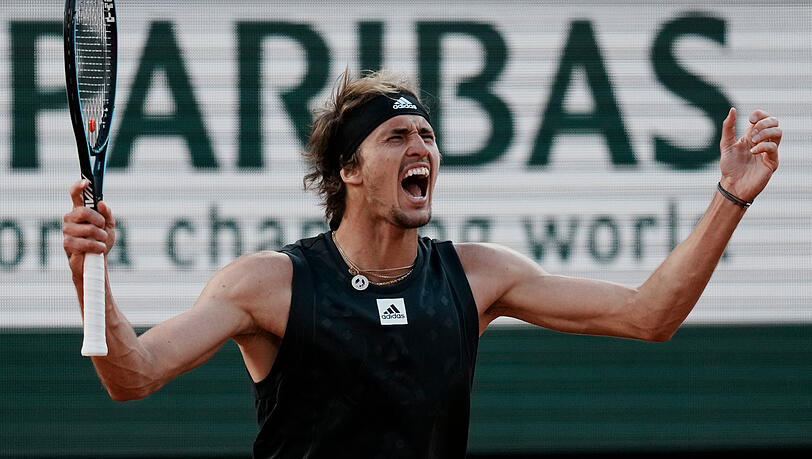Alexander Zverev nach seinem Viertelfinalsieg gegen den Spanier Carlos Alcaraz. Alexander Zverev nach seinem Viertelfinalsieg gegen den Spanier Carlos Alcaraz.