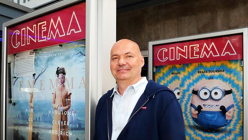 Cinema-Betreiber Klaus Ungerer vor seinem Kino an der Nymphenburger Straße. Cinema-Betreiber Klaus Ungerer vor seinem Kino an der Nymphenburger Straße.