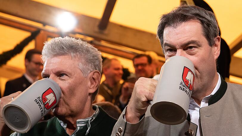 Auf eine friedliche Wiesn! OB Dieter Reiter und Ministerpräsident Markus Söder beim Anzapfen 2019. (Archiv) Auf eine friedliche Wiesn! OB Dieter Reiter und Ministerpräsident Markus Söder beim Anzapfen 2019. (Archiv)