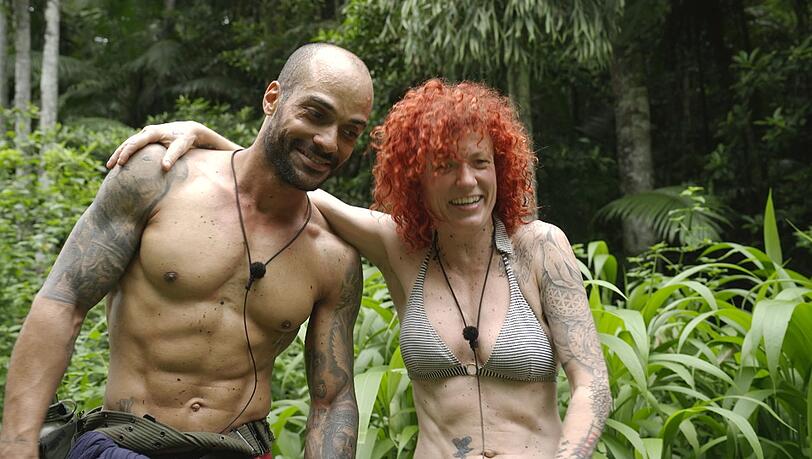 David Odonkor liefert im Dschungelcamp gerne eine Oben-ohne-Show. David Odonkor liefert im Dschungelcamp gerne eine Oben-ohne-Show.