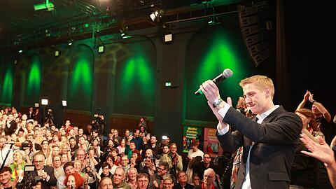 Der Jubel und die Freude bei den Grünen ist am Wahlsonntag in der Muffathalle groß gewesen: Ihr Kandidat Dominik Krause hat es geschafft. Er wird Münchner Oberbürgermeister. Der Jubel und die Freude bei den Grünen ist am Wahlsonntag in der Muffathalle groß gewesen: Ihr Kandidat Dominik Krause hat es geschafft. Er wird Münchner Oberbürgermeister.
