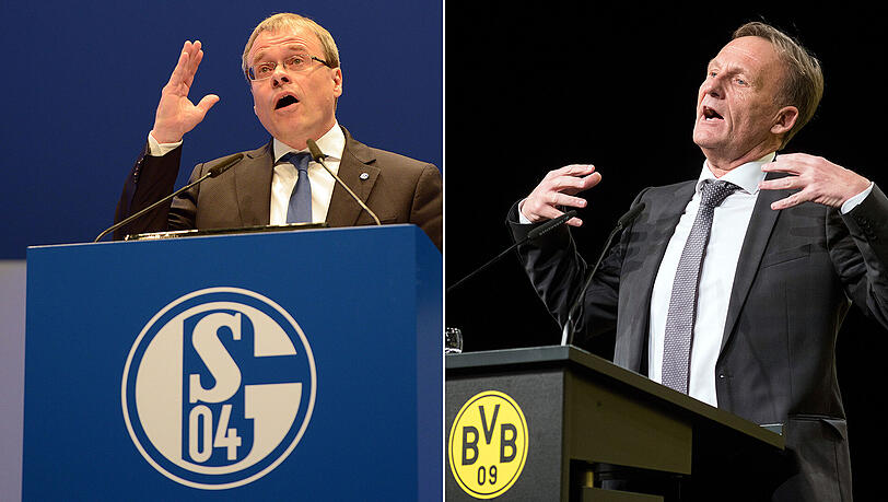 BVB-Geschäftsführer Hans-Joachim Watzke (rechts) und Schalkes Finanzvorstand Peter Peters sprachen sich in einer Podiumsdiskussion in Brilon nachdrücklich gegen Bestrebungen zur Öffnung von Klubs und Kapitalgesellschaften für Mehrheitsinvestoren aus. BVB-Geschäftsführer Hans-Joachim Watzke (rechts) und Schalkes Finanzvorstand Peter Peters sprachen sich in einer Podiumsdiskussion in Brilon nachdrücklich gegen Bestrebungen zur Öffnung von Klubs und Kapitalgesellschaften für Mehrheitsinvestoren aus.