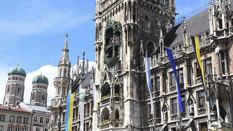 Nicht nur einen neuen OB hat München im März gewählt - auch der Stadtrat hat sich verändert. Wie der nun aussieht, hat die AZ in diesem Artikel aufgeschlüsselt. Wie viele Männer und Frauen sitzen drin, wer verdient was und wer ist der Jüngste? Nicht nur einen neuen OB hat München im März gewählt - auch der Stadtrat hat sich verändert. Wie der nun aussieht, hat die AZ in diesem Artikel aufgeschlüsselt. Wie viele Männer und Frauen sitzen drin, wer verdient was und wer ist der Jüngste?