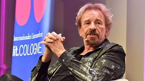 Thomas Gottschalk erlebt eine große Enttäuschung auf der Münchner Ludwigsbrücke. Thomas Gottschalk erlebt eine große Enttäuschung auf der Münchner Ludwigsbrücke.