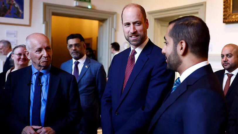 Prinz William (m.) mit Kronprinz Theyazin bin Haitham (r.). Prinz William (m.) mit Kronprinz Theyazin bin Haitham (r.).