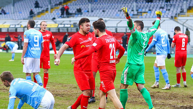 1860 verliert gegen den FSV Zwickau mit 0:1. 1860 verliert gegen den FSV Zwickau mit 0:1.