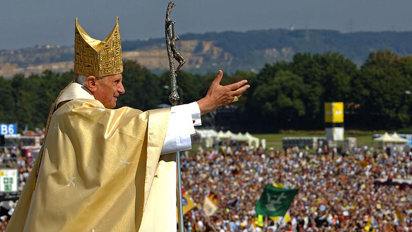Papst Benedikt XVI. auf dem Islinger Feld in Regensburg im Jahr 2006. Foto: Wolfgang Radtke/Archiv Papst Benedikt XVI. auf dem Islinger Feld in Regensburg im Jahr 2006. Foto: Wolfgang Radtke/Archiv