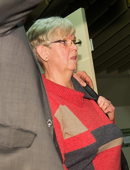 Brigitte Böhnhardt, die Mutter des mutmaßlichen NSU-Terroristen Böhnhardt, am Gerichtsgebäude in München. Im NSU-Prozess soll erstmals eine Angehörige der mutmaßlichen NSU-Terroristen aussagen.