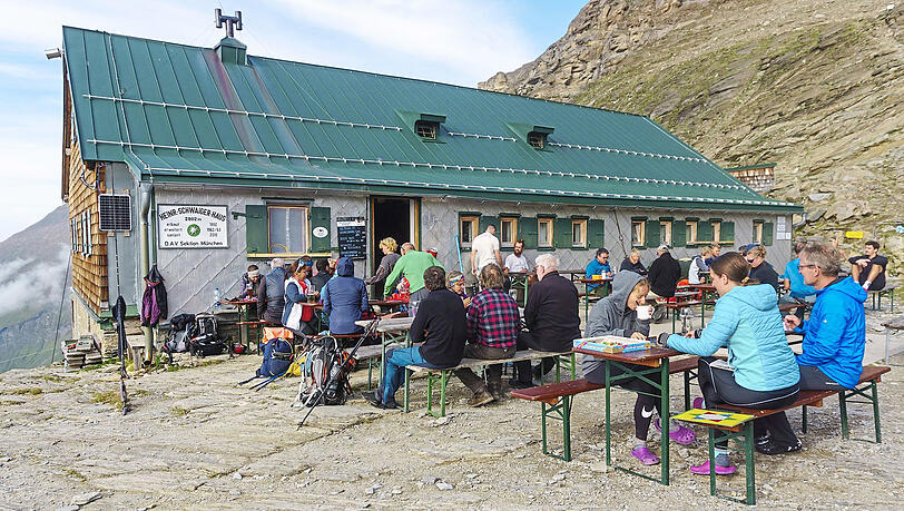 Das Heinrich-Schwaiger-Haus ist eine Berghütte der Sektion München des Deutscher Alpenvereins im österreichischen Nationalpark Hohe Tauern. Das Heinrich-Schwaiger-Haus ist eine Berghütte der Sektion München des Deutscher Alpenvereins im österreichischen Nationalpark Hohe Tauern.