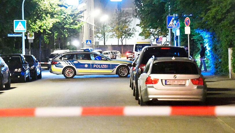 Am Mittwochabend rückte die Polizei nach Milbertshofen aus. Zeugen hatten eine Schießerei gemeldet. Am Mittwochabend rückte die Polizei nach Milbertshofen aus. Zeugen hatten eine Schießerei gemeldet.