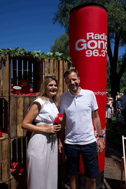 Gong 96.3 Moderatorin Natalie und Geschäftsführer Johannes Ott. Gong 96.3 Moderatorin Natalie und Geschäftsführer Johannes Ott.