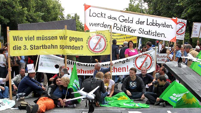 Die Gegner der Startbahn werden am 29. Oktober auf dem Marienplatz demonstrieren. Die Gegner der Startbahn werden am 29. Oktober auf dem Marienplatz demonstrieren.