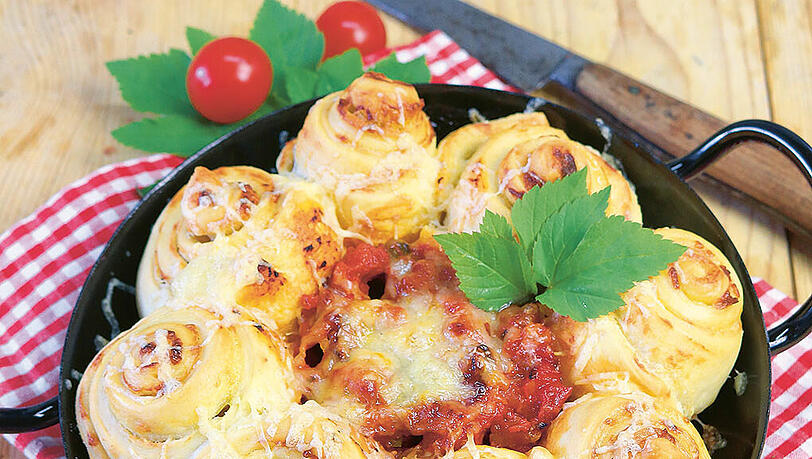 Pikanter Rosenkuchen: Ein Rezept aus dem Buch "Bayerisch Veggie". Pikanter Rosenkuchen: Ein Rezept aus dem Buch "Bayerisch Veggie".