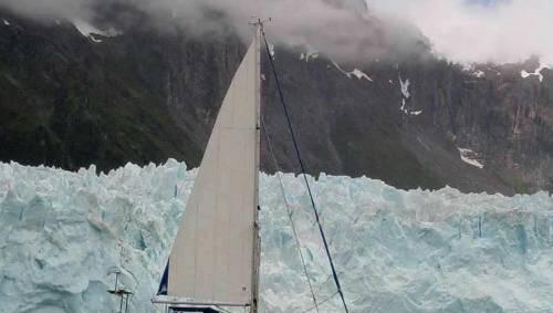 Filmnacht Meereslust: Das Schiff "Auryn" im Eis. Filmnacht Meereslust: Das Schiff "Auryn" im Eis.