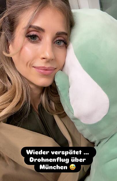 Cathy Hummels ließ Follower an ihrer chaotischen Reise teilhaben und erzählte von mehreren verspäteten Flügen. Cathy Hummels ließ Follower an ihrer chaotischen Reise teilhaben und erzählte von mehreren verspäteten Flügen.