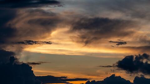 Beim solaren Geoengineering würde die Sonne mit Hilfe kleinster in die Stratosphäre geschossener Partikel verdunkelt. Beim solaren Geoengineering würde die Sonne mit Hilfe kleinster in die Stratosphäre geschossener Partikel verdunkelt.