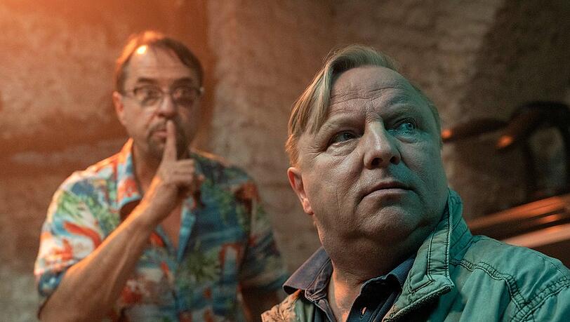 "Tatort: Propheteus": Prof. Karl-Friedrich Boerne (Jan Josef Liefers) und Kommissar Frank Thiel (Axel Prahl) in ihrem Kellerversteck. "Tatort: Propheteus": Prof. Karl-Friedrich Boerne (Jan Josef Liefers) und Kommissar Frank Thiel (Axel Prahl) in ihrem Kellerversteck.