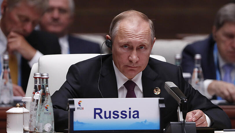 Der russische Präsident Wladimir Putin kündigt das Ende des Militäreinsatzes an. Der russische Präsident Wladimir Putin kündigt das Ende des Militäreinsatzes an.