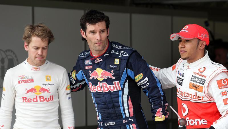 Der enttäuschte Sebastian Vettel mit Teamkollege Webber und Louis Hamilton. Der enttäuschte Sebastian Vettel mit Teamkollege Webber und Louis Hamilton.
